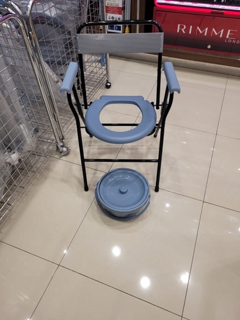 Riyadh, Furniture, SAR 70,  Toilet Commode Chair / Portable Toilet Chair - Like New