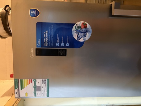 Riyadh, Appliances, SAR 1200,  Big Refrigerator With Convertible Option For Sale In Good Condition