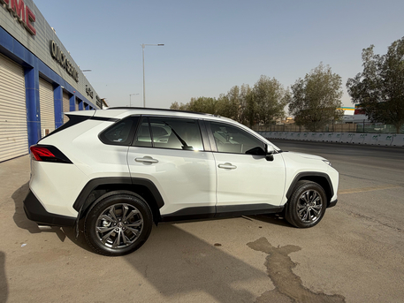 Riyadh, Vehicles, Cars & Trucks , SAR 98000,  Toyota RAV4,  2025,  Automatic,  21000 KM,   XLE (4X4)Petrol For Sale