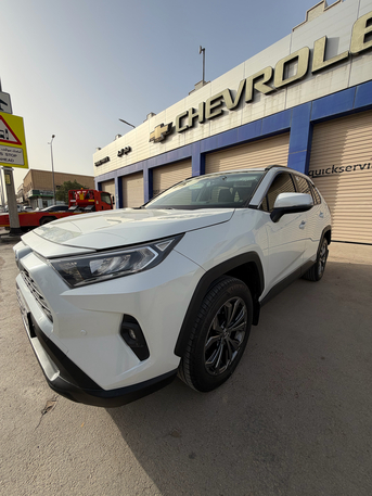 Riyadh, Vehicles, Cars & Trucks , SAR 98000,  Toyota RAV4,  2025,  Automatic,  21000 KM,   XLE (4X4)Petrol For Sale