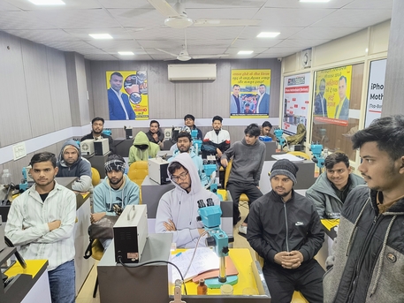 Mumbai, Education, How Does Multitech Institute Make Learning A Mobile Repairing Course Easier?