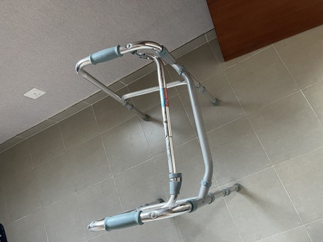 Manama, Appliances, BHD 20,  For Sale Wash Beson And Bar Chairs    And