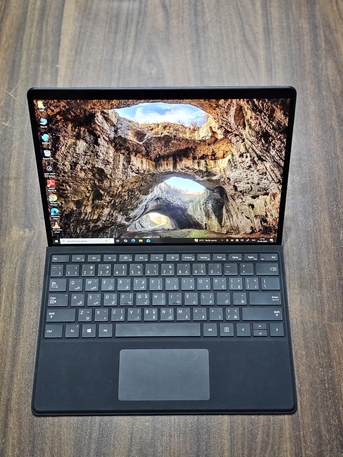 Dammam, Mobile Phones, SAR 1500,  Microsoft Surface Pro X