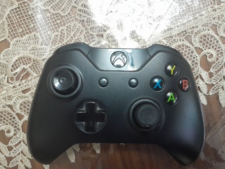Dammam, Video Games, SAR 300,  Xbox One, 1tb , 2 Controllers
