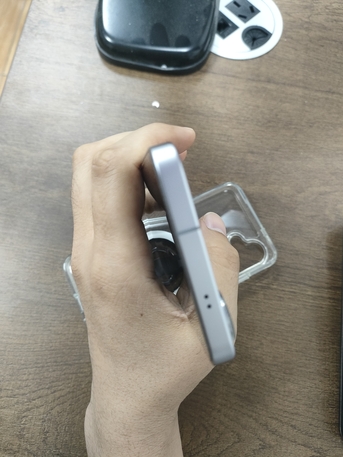 Yanbu, Electronics, SAR 2000,  Samsung Galaxy S25 Silver 256GB 12 GB Ram From Jarir In Mint Condition