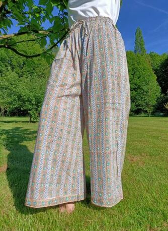 Paris, Businesses For Sale, Pantalons Résistants Pour Usage Quotidien