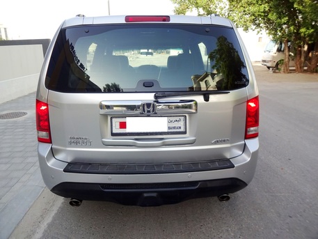 Bilad Al Qadeem, Vehicles, Cars & Trucks , BHD 2800,  Honda Pilot,  2013,  Automatic,  180000 KM,   3.5 L V6 8 Seat  Silver 4WD Well Maintained Urgent Sale