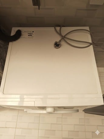 Hamad Town, Appliances, BHD 30,  Campomatic Dryer 9kg + Free Vacuum | نشافة كامبوماتيك ٩ كيلو + مكنسة مجان