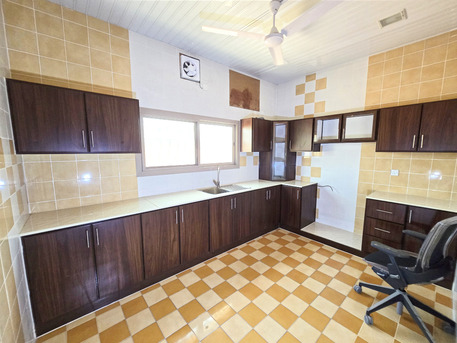 Sanabis, Offices, BHD 450,  220 Sq. Meter,  Large Commercial Space For Rent In Sanabis