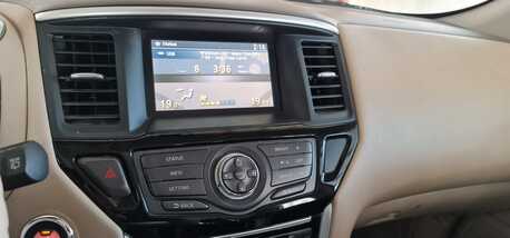 Jeddah, Vehicles, Cars & Trucks , SAR 34000,  Nissan Pathfinder,  2013,  Automatic,  183340 KM,   Pearl White 2WD