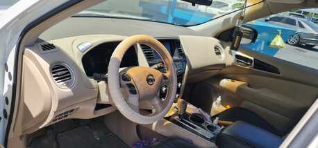 Jeddah, Vehicles, Cars & Trucks , SAR 34000,  Nissan Pathfinder,  2013,  Automatic,  183340 KM,   Pearl White 2WD