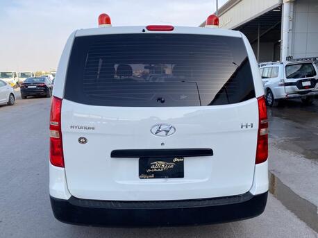 Thuwal, Vehicles, Cars & Trucks , SAR 50000,  Hyundai H1,  2010,  Automatic,  18 KM,  Ambulance For Sale