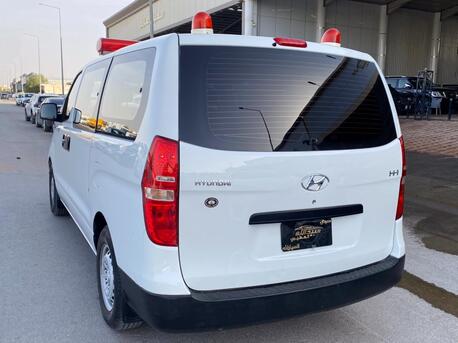 Thuwal, Vehicles, Cars & Trucks , SAR 50000,  Hyundai H1,  2010,  Automatic,  18 KM,  Ambulance For Sale