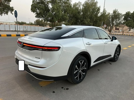 Riyadh, Vehicles, Cars & Trucks , SAR 128000,  Toyota Crown Hybrid,  2023,  Automatic,  50000 KM,   Toyota Crown (Hybrid) With Sunroof N Low Odo Accident Free Car For Sales