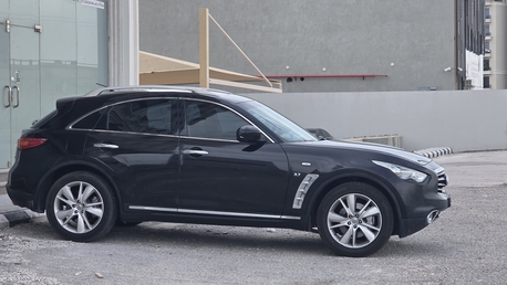 Dammam, Vehicles, Cars & Trucks , SAR 33000,  Infiniti QX70,  2015,  Automatic,  257000 KM,  Full Option . Better Level In Nissan