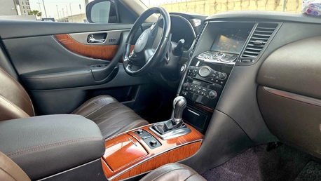 Dammam, Vehicles, Cars & Trucks , SAR 33000,  Infiniti QX70,  2015,  Automatic,  257000 KM,  Full Option . Better Level In Nissan