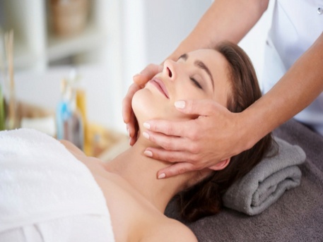 Sydney, Beautician, Who Offers A Neolifting Facial For Firmer Skin?
