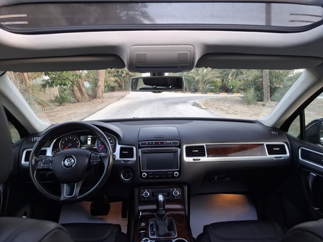 Manama, Vehicles, Cars & Trucks , BHD 5900,  VW Tuareg,  2016,  Automatic,  89210 KM,   For Urgent Sale