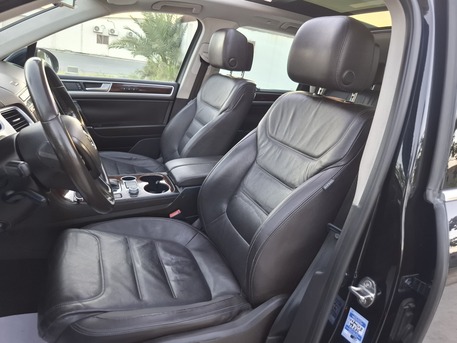 Manama, Vehicles, Cars & Trucks , BHD 5900,  VW Tuareg,  2016,  Automatic,  89210 KM,   For Urgent Sale