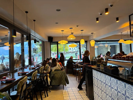 Auckland, Restaurants, Restaurant Near Wakatipu Lake -  Momentos By The Lake