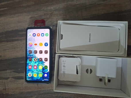 Riyadh, Mobile Phones, SAR 750,  Samsung S20 FE 5G, 6.7" 128GB 08 GB Ram.