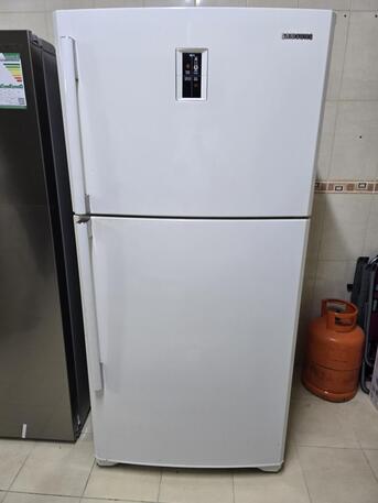 Jeddah, Household Items, SAR 1800,  Kitchen Cabinets, Electrolux 5 Burner Gas Cooker, Samsung Refrigerator 18cu Ft