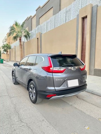 Riyadh, Vehicles, Cars & Trucks , SAR 63000,  Honda CR-V,  2018,  Automatic,  98000 KM,  Low Mileage