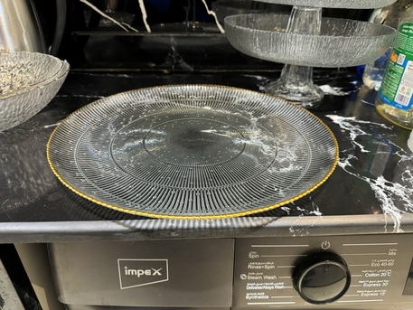 Riyadh, Household Items, SAR 150,  Crockery - 4 X Glass Platter, 12 X Glasses And 4 X Ceramic Plates