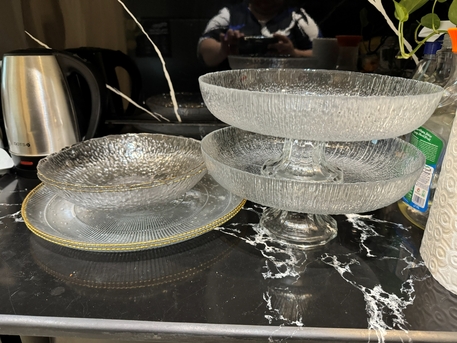 Riyadh, Household Items, SAR 150,  Crockery - 4 X Glass Platter, 12 X Glasses And 4 X Ceramic Plates