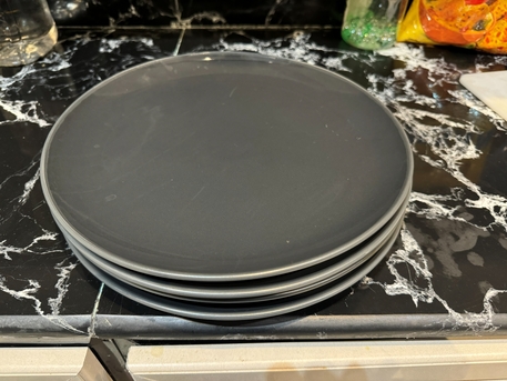 Riyadh, Household Items, SAR 150,  Crockery - 4 X Glass Platter, 12 X Glasses And 4 X Ceramic Plates