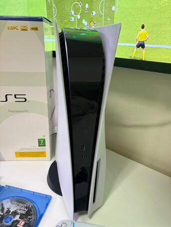 Riyadh, Video Games, SAR 2300,  Playstation 5 (PS5) Disc Edition (Excellent Condition) + 2 Controllers + 2 Games