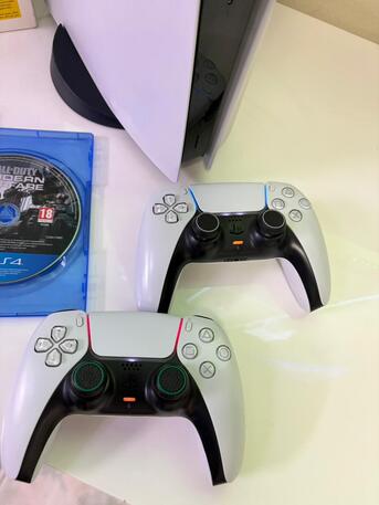 Riyadh, Video Games, SAR 2300,  Playstation 5 (PS5) Disc Edition (Excellent Condition) + 2 Controllers + 2 Games