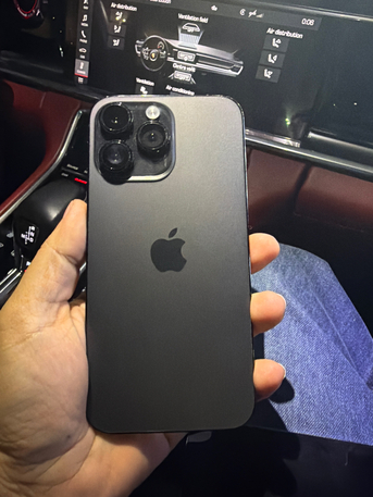 Jeddah, Electronics, SAR 2500,  Iphone 14 Pro Max - Black UK Version