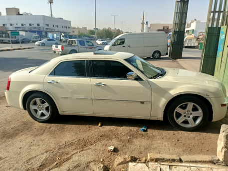 Riyadh, Vehicles, Cars & Trucks , SAR 15000,  Chrysler 300C,  2010,  Automatic,  302531 KM,   V8 For Sale