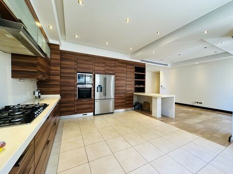 Amman, Apartments, Flats, Houses & Villas, JOD 18000/year,  3 BR,  220 Sq. Meter,  Apartment For Rent In Jabal Amman