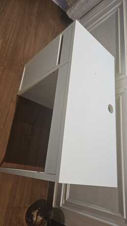 Al Safa, Furniture, SAR 100,  Desk, White And In A Good Condition