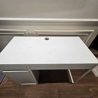 Al Safa, Furniture, SAR 100,  Desk, White And In A Good Condition