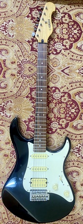 Riyadh, Musical Instruments, SAR 650,  Electric Guitar Yamaha EG112