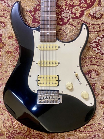 Riyadh, Musical Instruments, SAR 650,  Electric Guitar Yamaha EG112