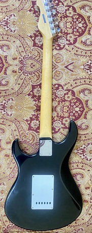 Riyadh, Musical Instruments, SAR 650,  Electric Guitar Yamaha EG112