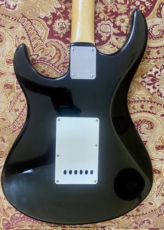Riyadh, Musical Instruments, SAR 650,  Electric Guitar Yamaha EG112