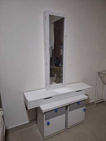 Riyadh, Furniture, SAR 85,  Wall Mirror With Drawers & Side Tables