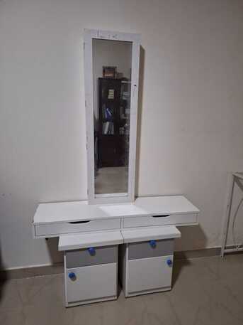 Riyadh, Furniture, SAR 85,  Wall Mirror With Drawers & Side Tables