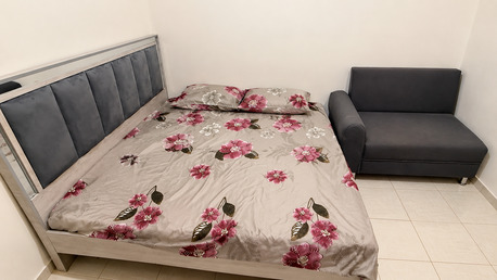 Al Malaz, Household Items, SAR 300,  Queen Size Cot With Mattress + Single Sofa