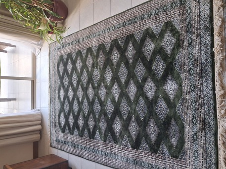Manama, Household Items, BHD 125,  Isfahani Carpet 290 X 180