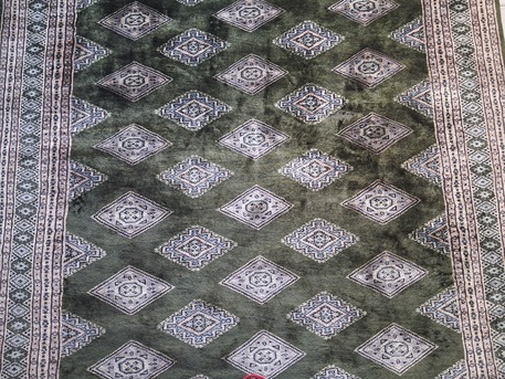 Manama, Household Items, BHD 125,  Isfahani Carpet 290 X 180