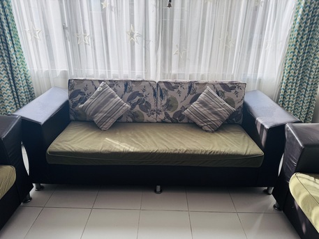 Al Sulaymaniyyah, Furniture, SAR 250,  9 Seater Sofa Set With Center Table For Sale