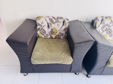 Al Sulaymaniyyah, Furniture, SAR 250,  9 Seater Sofa Set With Center Table For Sale
