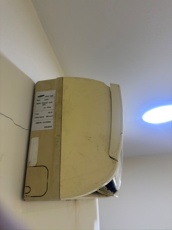 Al Malaz, Air Conditioners, SAR 850,  Selling Well Condition Air Conditioner Due To Moving Motherland