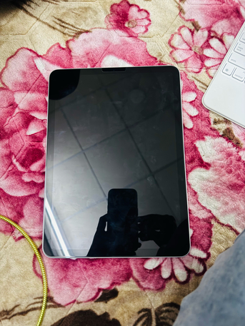 Dammam, Tablet Computers, SAR 2200,  Apple Ipad Air 4 -64 Wifi